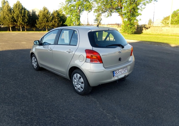 Toyota Yaris cena 21500 przebieg: 163000, rok produkcji 2009 z Krosno małe 191